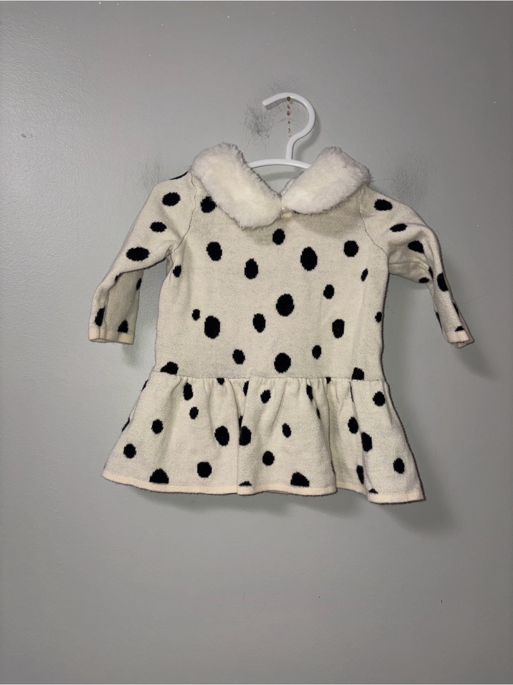BabyGap Disney 101‎ Dalmatians Cruella de Vil Knit Dress Faux Fur Collar 0-3M